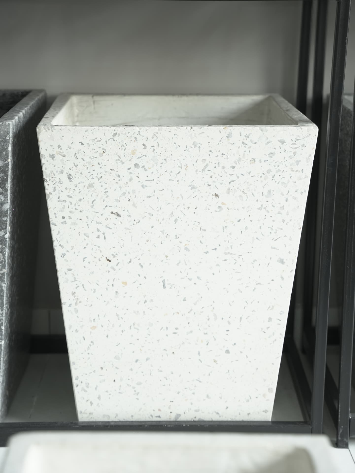 Konus — Loft Stone marmar-kompozit beton mahsuloti